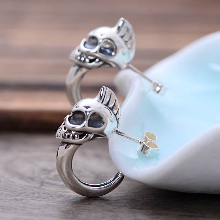 Sterling Silver Women's Skull Signet Ring with Accent Stone and Cubic  Zirconia Stone | Jewlr