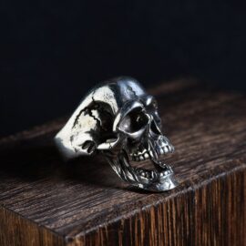 Sterling Silver Evil Skull Ring With Cracks