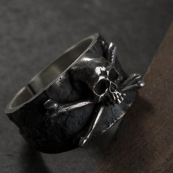 Gothic Skull And Crossbones Ring