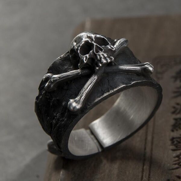 Gothic Skull And Crossbones Ring