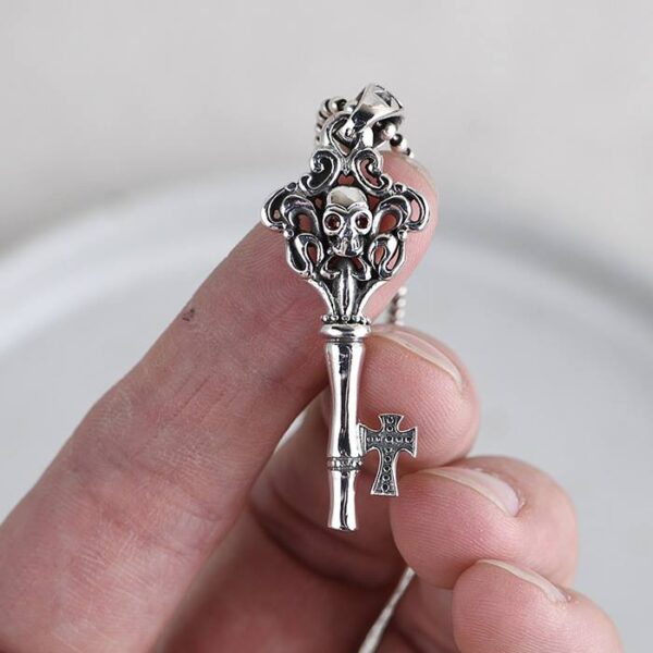 Arabesque Key Skull Pendant Necklace