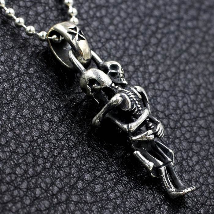 Skeleton Lovers' Embrace Pendant Necklace - VVV Jewelry