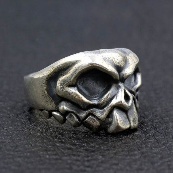 Buck Teeth Skull Ring