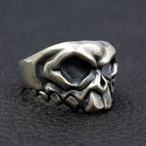 Buck Teeth Skull Ring