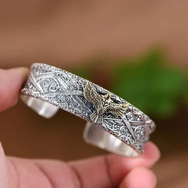 Lvy Eagle Bangle