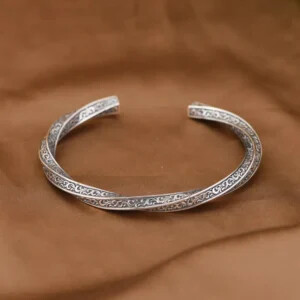 Vine Mobius Twist Open Bangle