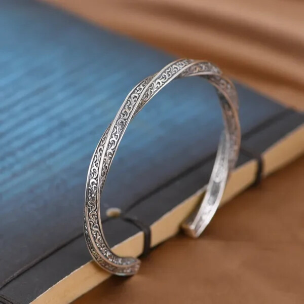 Vine Mobius Twist Open Bangle