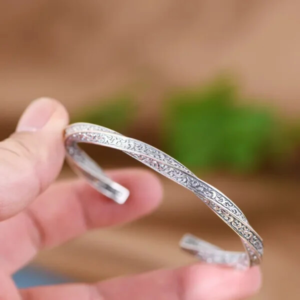 Vine Mobius Twist Open Bangle