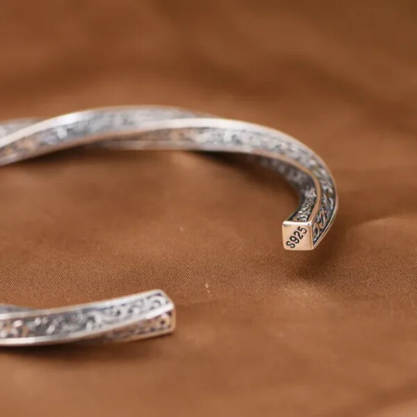 Vine Mobius Twist Open Bangle